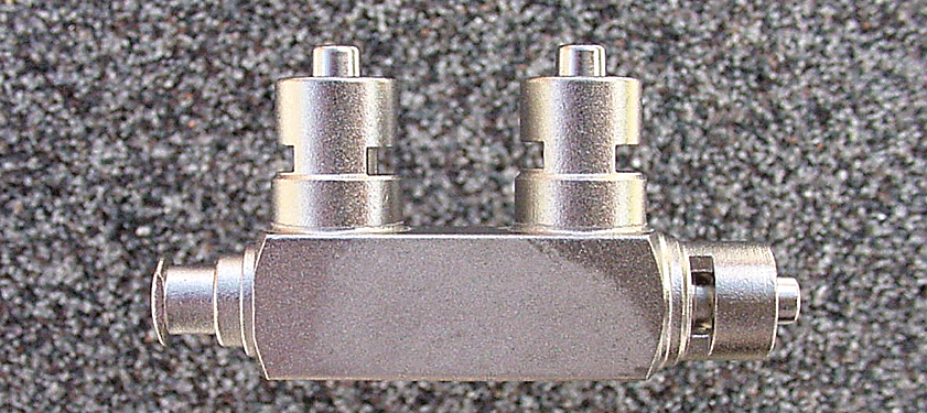 MF6103 Manifold, 1 female Luer, 3 Male Luer Locks