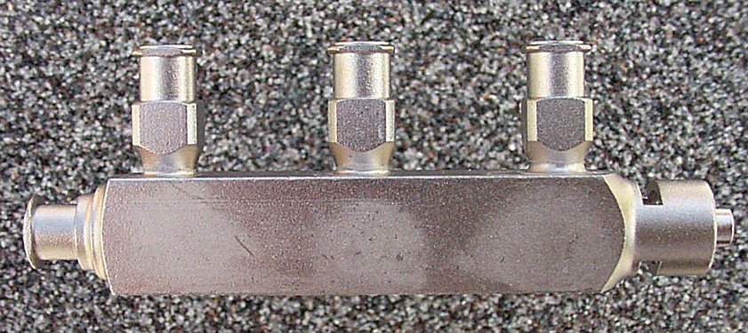 MF6401 Manifold, 4 female Luers, 1 Male Luer Lock